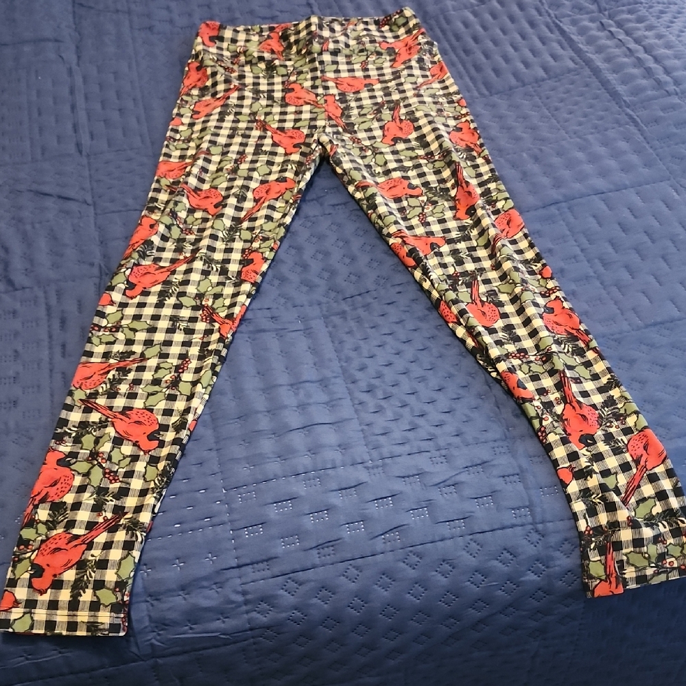 DONATE 4/19** EUC LULAROE CHECKERED CARDINAL LEGGINGS